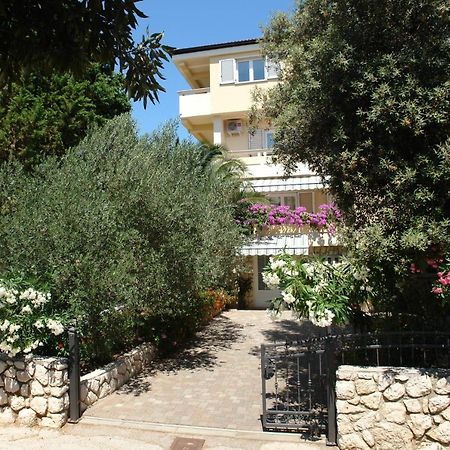 Apartments With A Parking Space Mandre, Pag - 18748 Колан Экстерьер фото