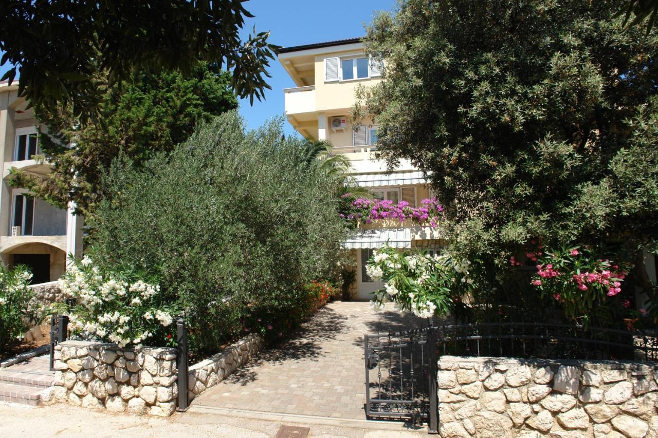 Apartments With A Parking Space Mandre, Pag - 18748 Колан Экстерьер фото