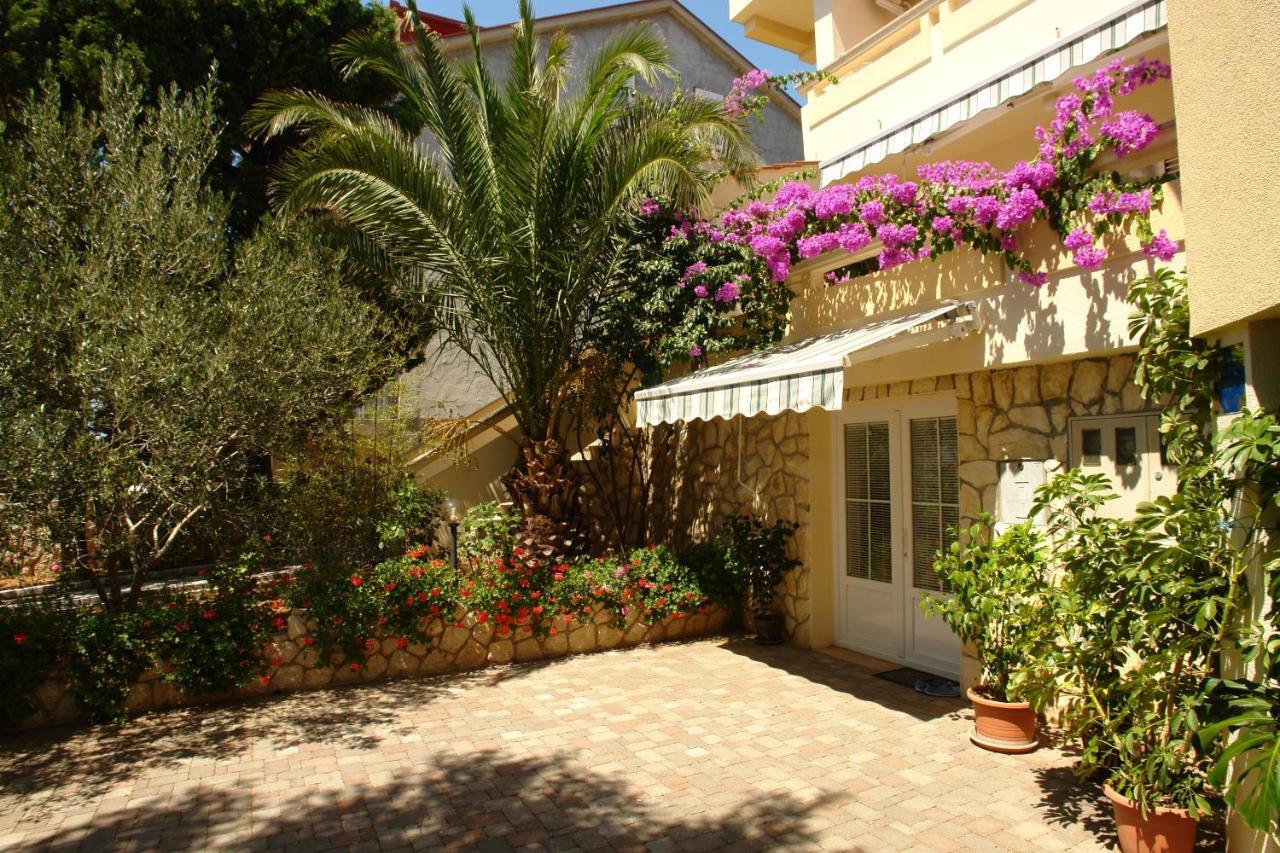 Apartments With A Parking Space Mandre, Pag - 18748 Колан Экстерьер фото