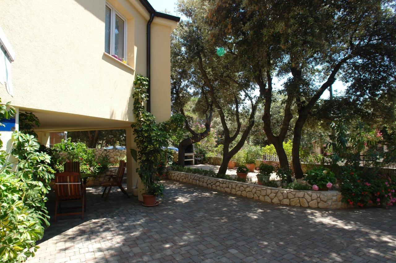 Apartments With A Parking Space Mandre, Pag - 18748 Колан Экстерьер фото
