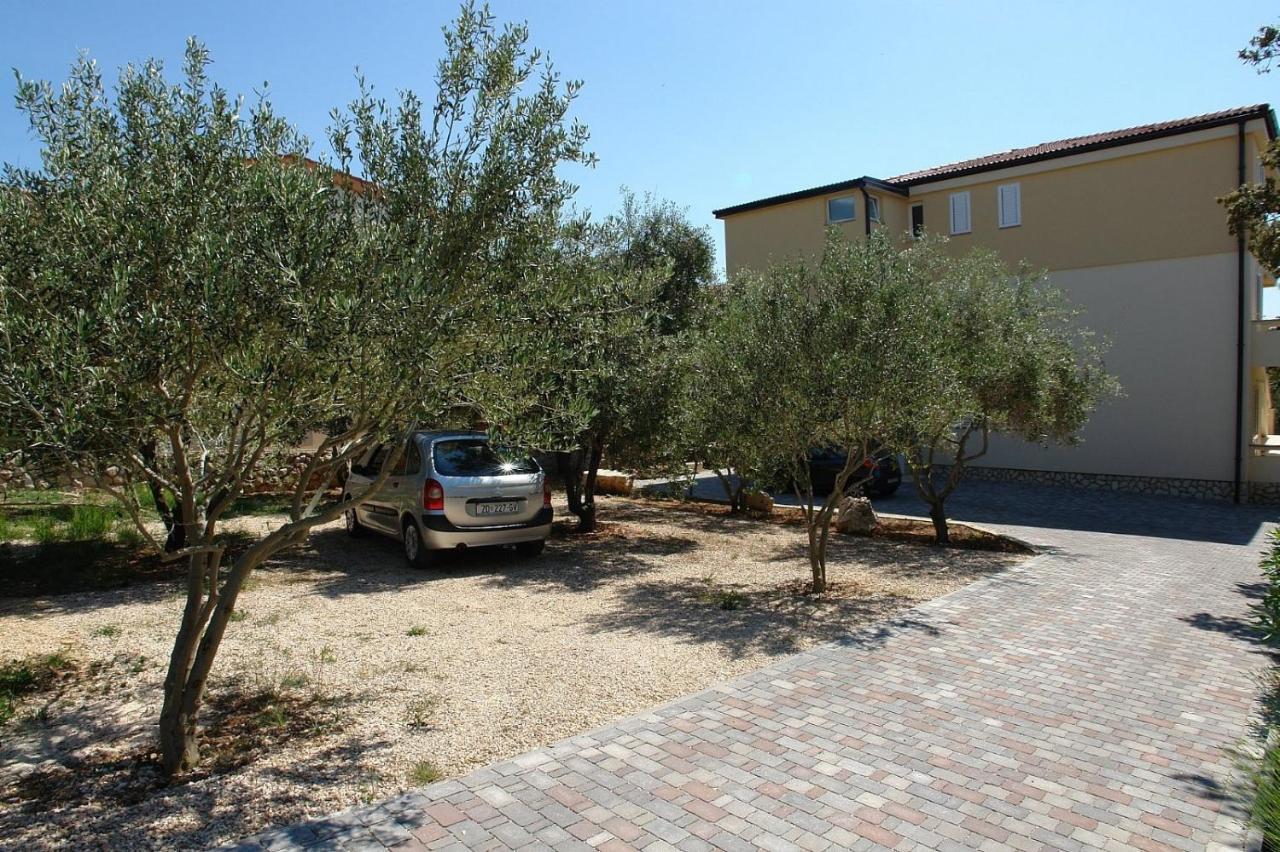 Apartments With A Parking Space Mandre, Pag - 18748 Колан Экстерьер фото