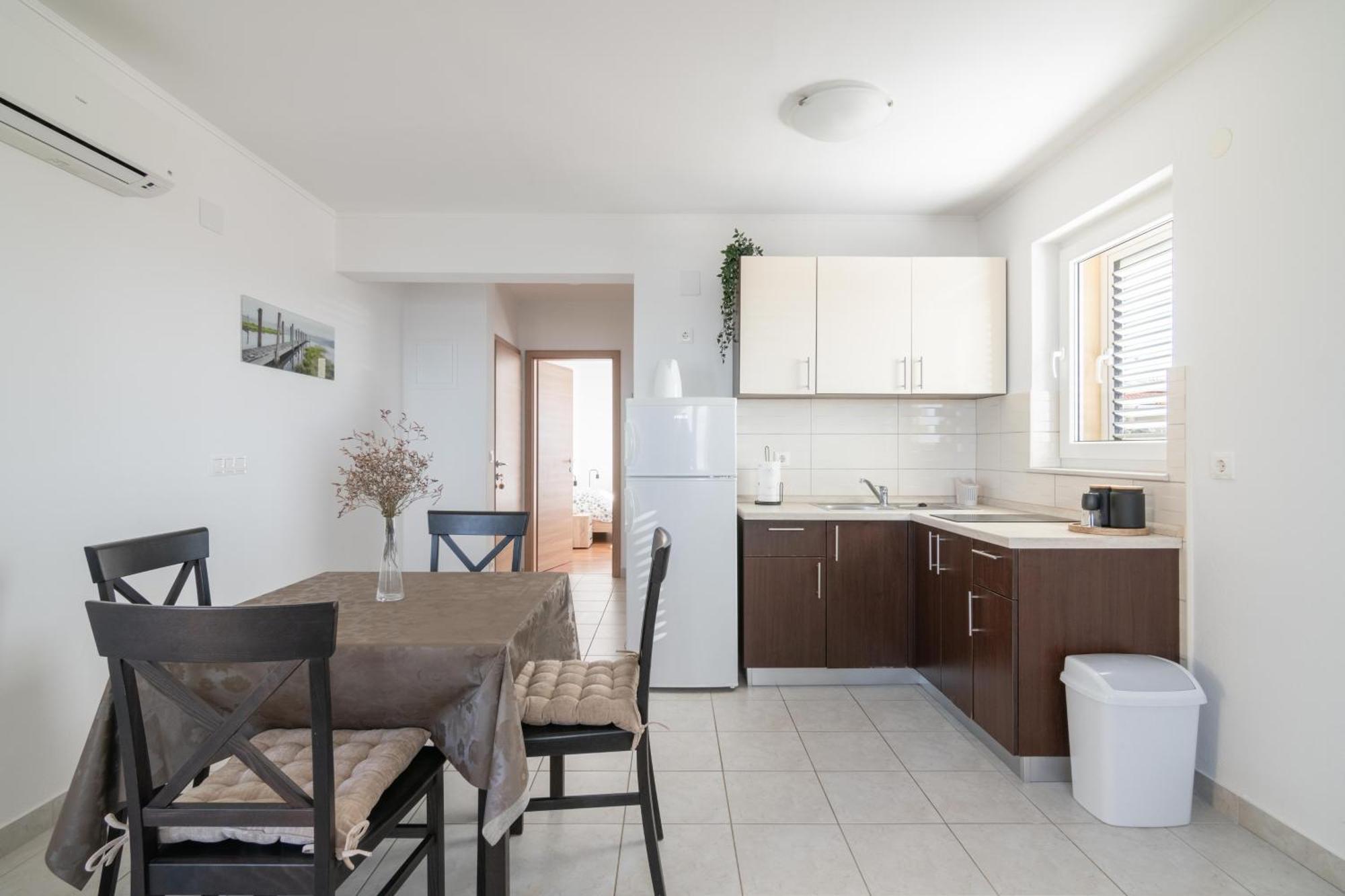 Apartments With A Parking Space Mandre, Pag - 18748 Колан Экстерьер фото