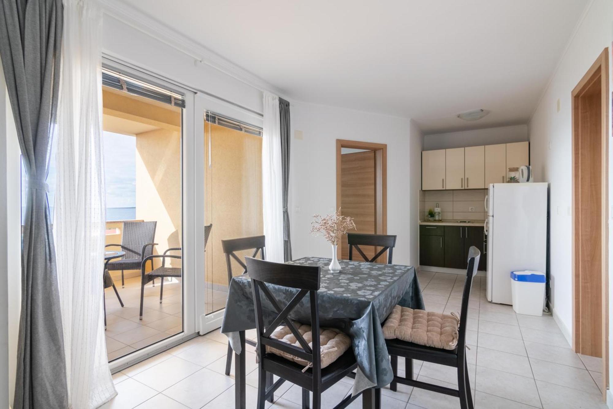 Apartments With A Parking Space Mandre, Pag - 18748 Колан Экстерьер фото