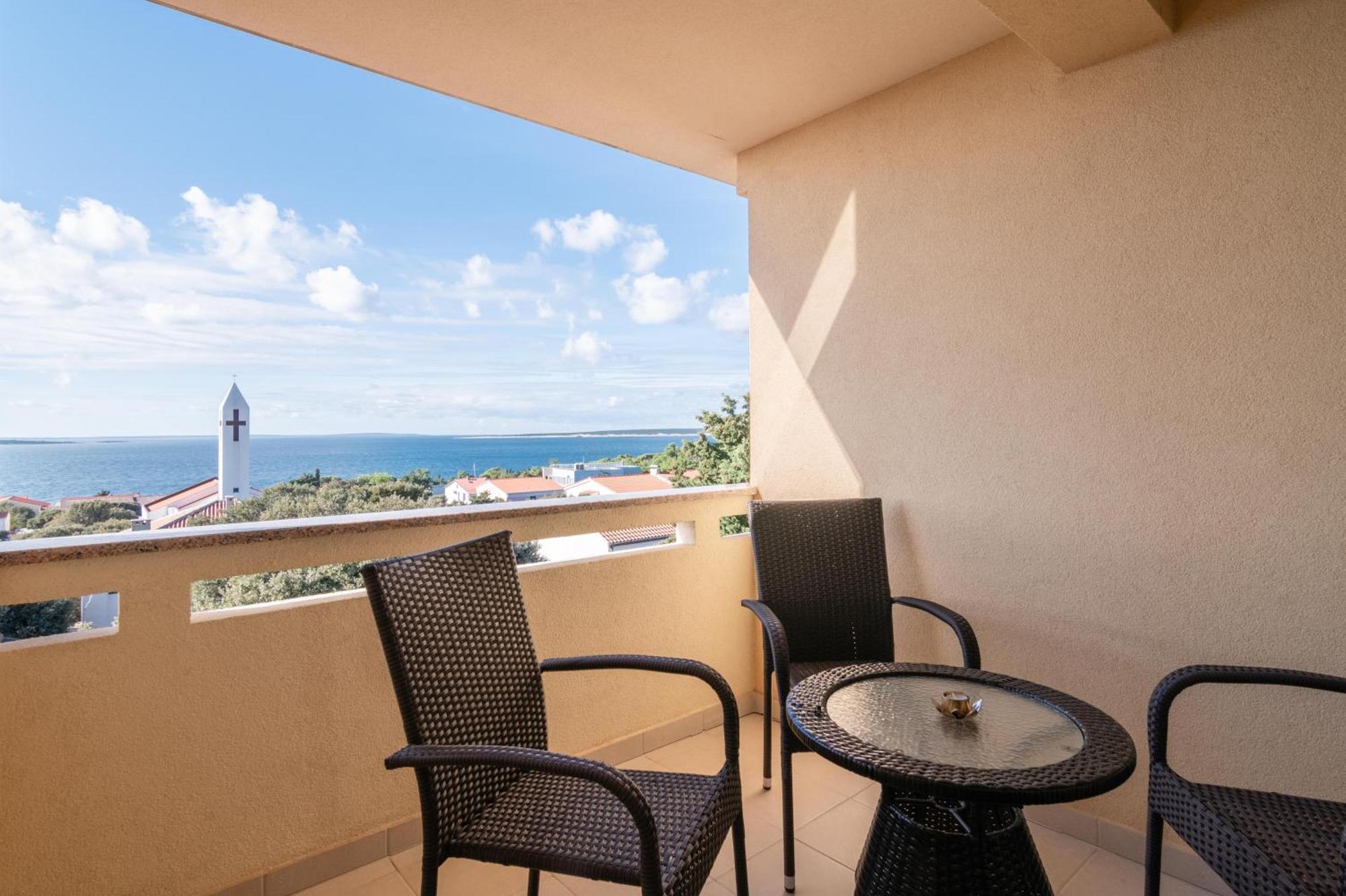 Apartments With A Parking Space Mandre, Pag - 18748 Колан Экстерьер фото