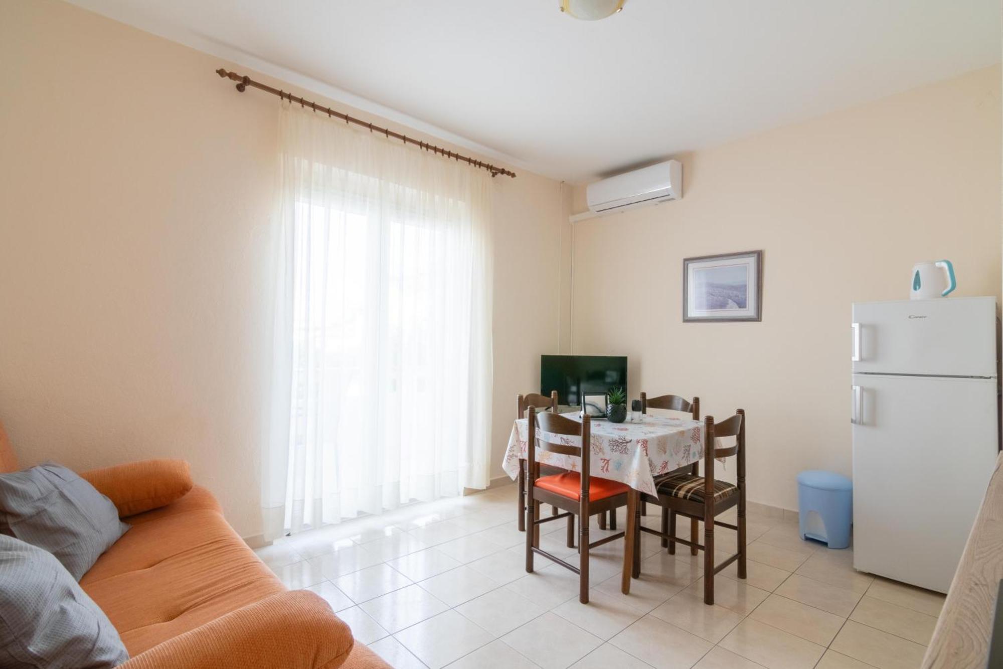 Apartments With A Parking Space Mandre, Pag - 18748 Колан Экстерьер фото