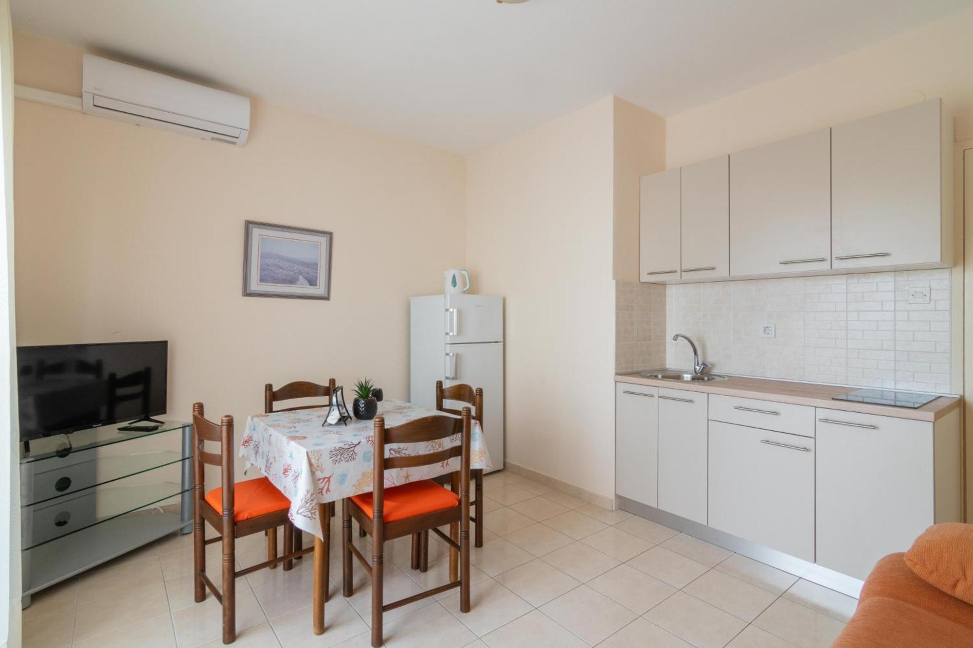 Apartments With A Parking Space Mandre, Pag - 18748 Колан Экстерьер фото