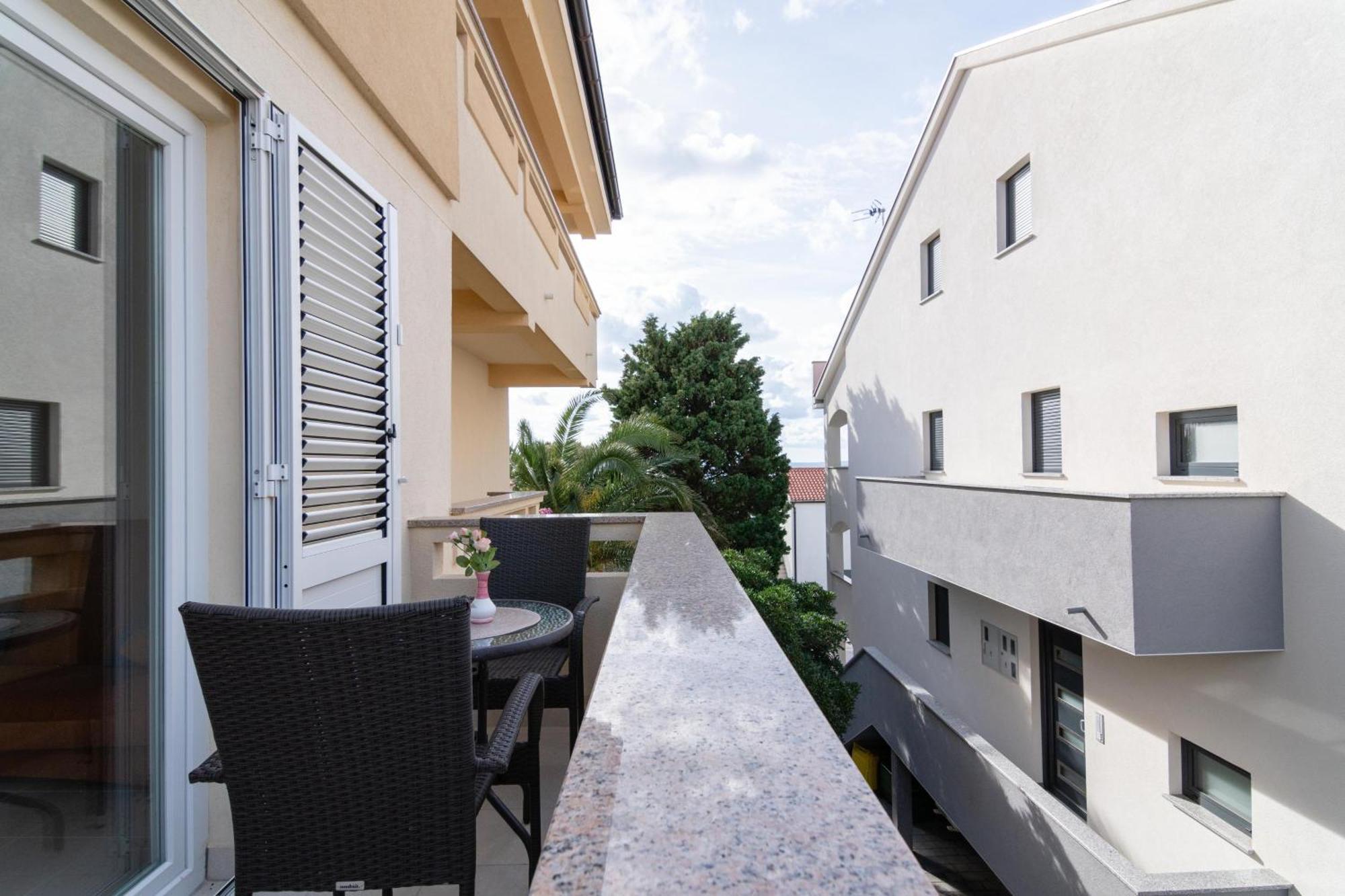 Apartments With A Parking Space Mandre, Pag - 18748 Колан Экстерьер фото
