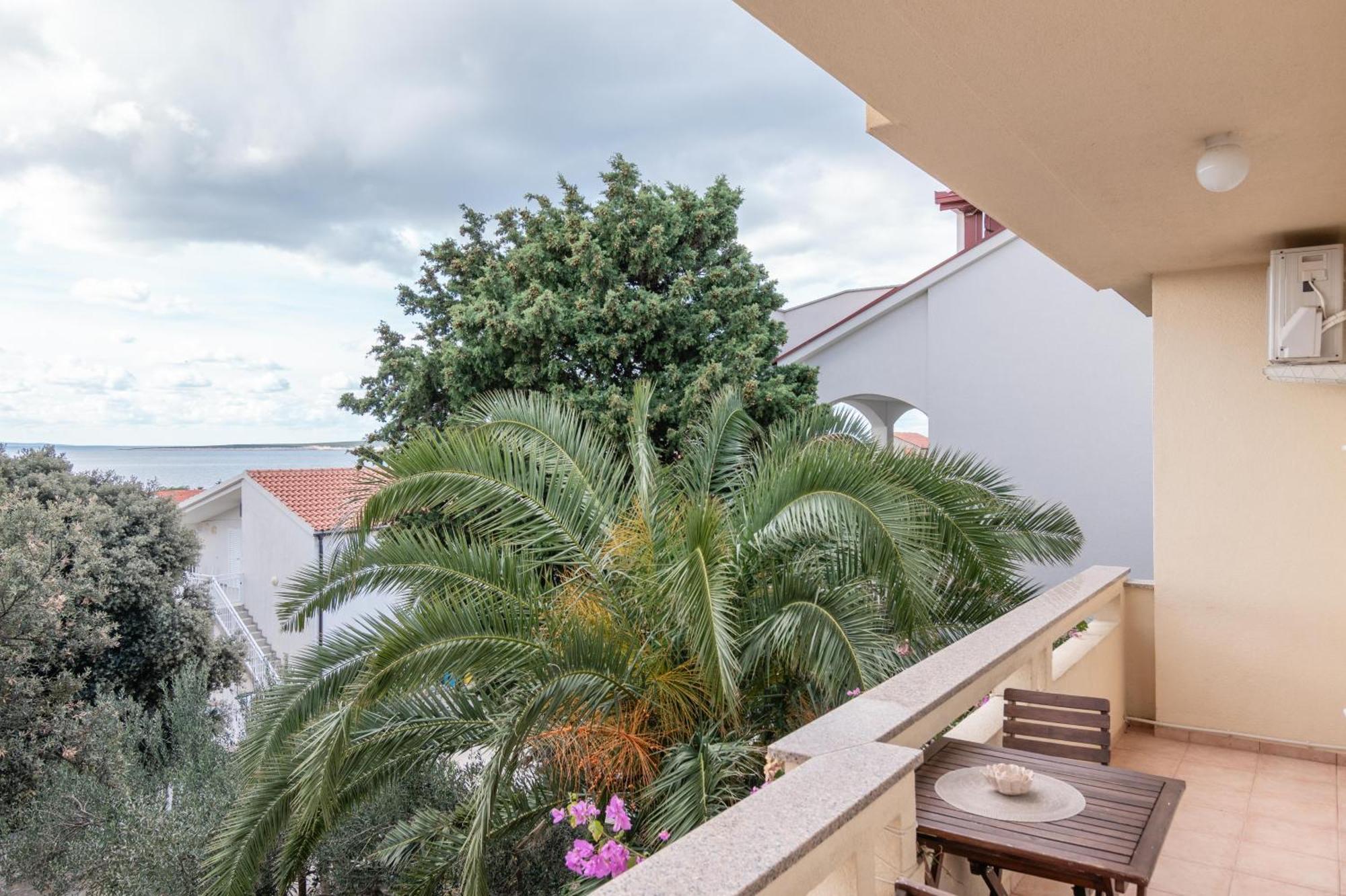Apartments With A Parking Space Mandre, Pag - 18748 Колан Экстерьер фото